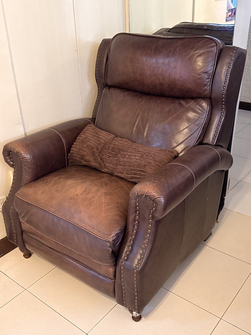 Lazy Boy (Category: Sofas) located in Binan City. Submitted by glendalers731 (Listing ID 1470937174, Image 2). Description: .