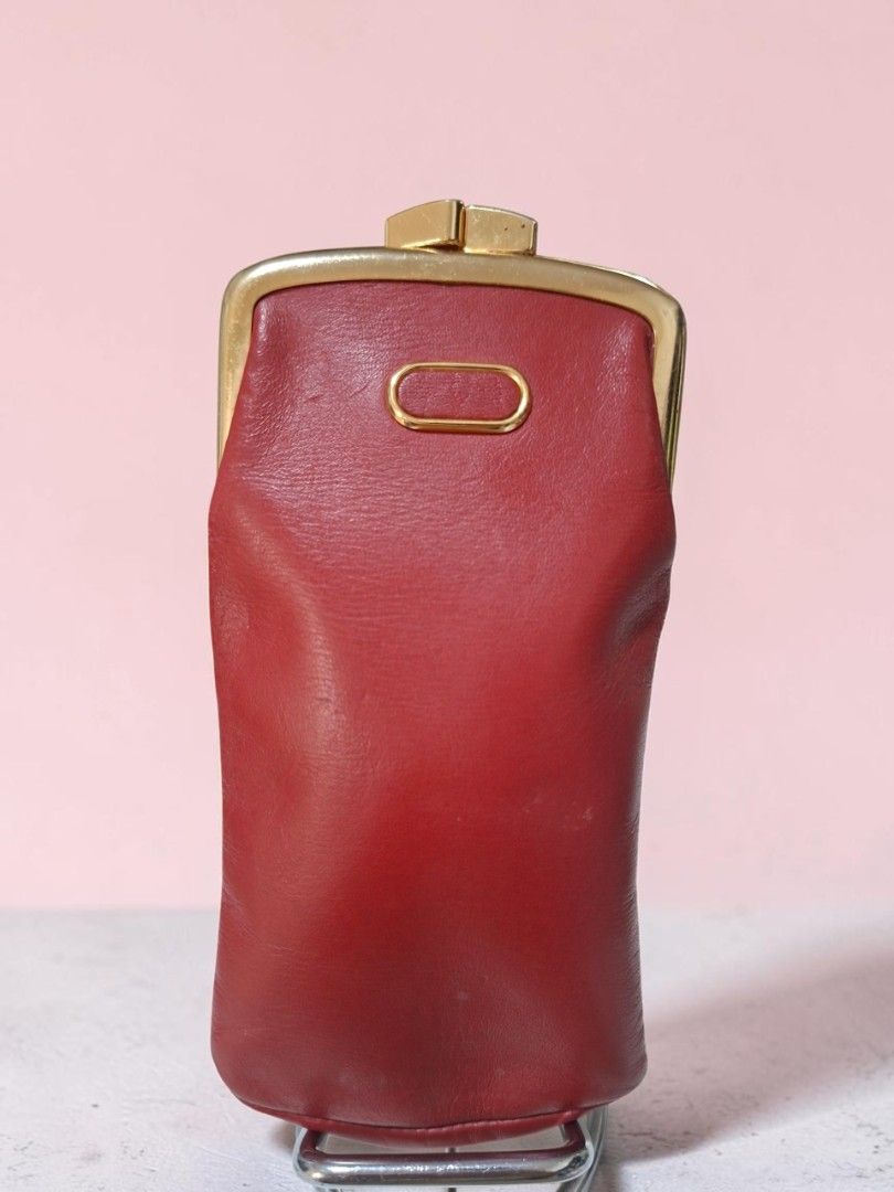 LEATHER KISSLOCK PURSES (Category: Purses & Pouches) located in Las Pinas. Submitted by annachiaonair2037 (Listing ID 1470994684, Image 3). Description: 250 each all from Japan leathet kisslock wag masyado baratin. libo na po price nyan each sa Japan..