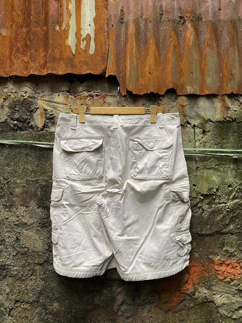 Lee dungarees cargo jorts (Category: Shorts) located in Manila. Submitted by thriftnicarl.3 (Listing ID 1470963148, Image 1). Description: waist - 38 length - 24 thigh - 14 leg open - 12.6 price - 349 ship via jnt.