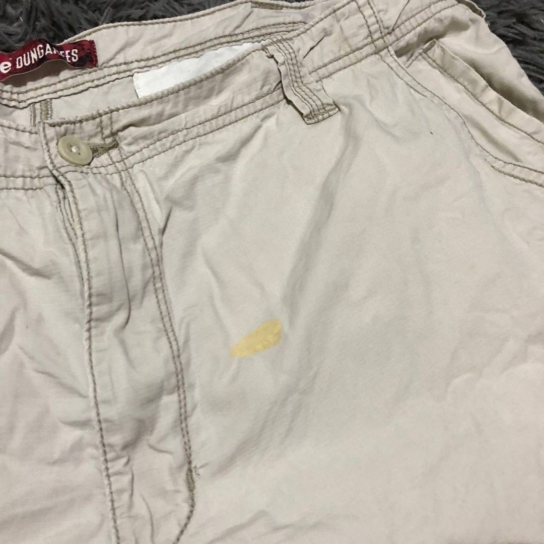 Lee Dungarees Cargo Short (Category: Shorts) located in Camiling. Submitted by thriftscape2024 (Listing ID 1470979221, Image 2). Description: Excellent Condition Color rate: 9/10 Issue: ❌❌❌ W: 42 L: 24 Thigh: 17 Leg Opening: 14.
