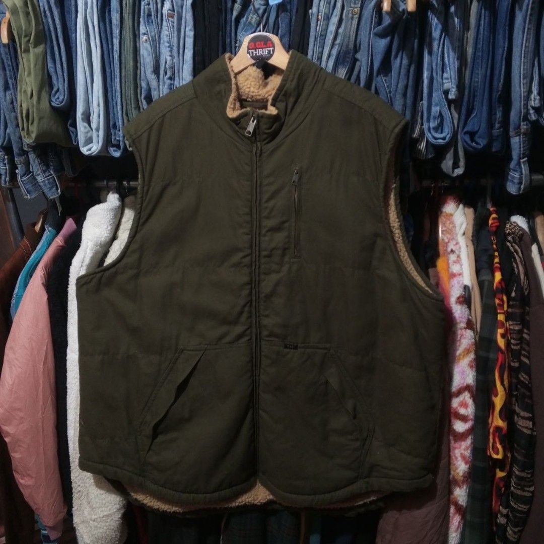 Lee Sherpa Lined Canvas Workwear Vest (Category: Vests) located in Cabuyao City. Submitted by o.gl.athrift (Listing ID 1471051336, Image 1). Description: Lee Sherpa Lined Canvas Workwear Vest *olive green color way * XXL on tag * Manufactured in China 28 Inches width (pit to pit measurements) 30.5 Inches length Condition: Like new Color rate: 10/10 Issue/s: None Mine: 499+SF Color may vary due to lightning Location : Cabuyao Laguna Unli vouch and