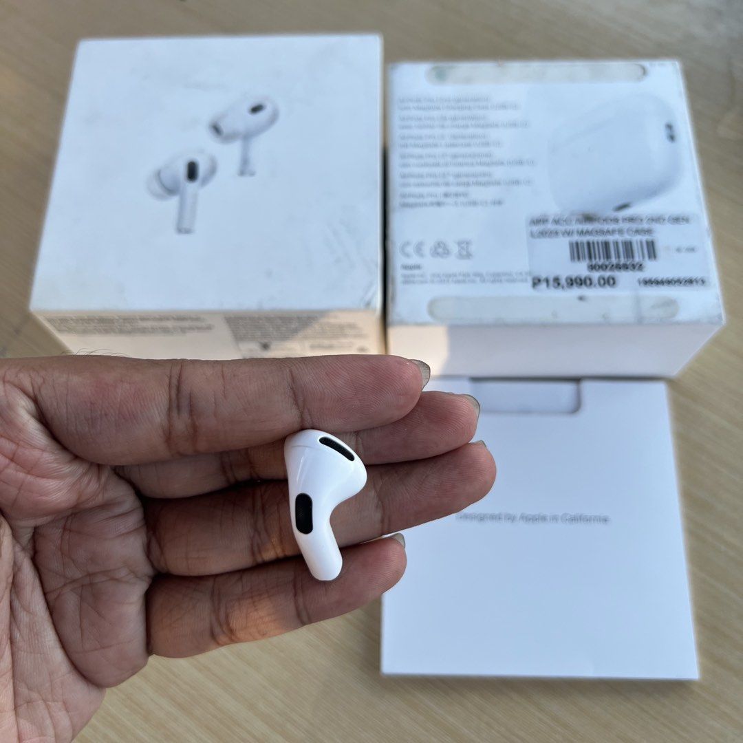 Left Pod Airpods 4 Original (ANC) (Category: Earphones) located in Cebu City. Submitted by luckyyfindss (Listing ID 1471036975, Image 3). Description: Left Pod Airpods 4 Original (ANC) - Still in great condition - Battery health still in perfect condition - A3056 model number - No issues - Cleaned and sanitized - Already unpaired so that it will be paired to new owner’s apple account Courier, Shipping, or Delivery: J&T 🚚 Check my reviews, feedba
