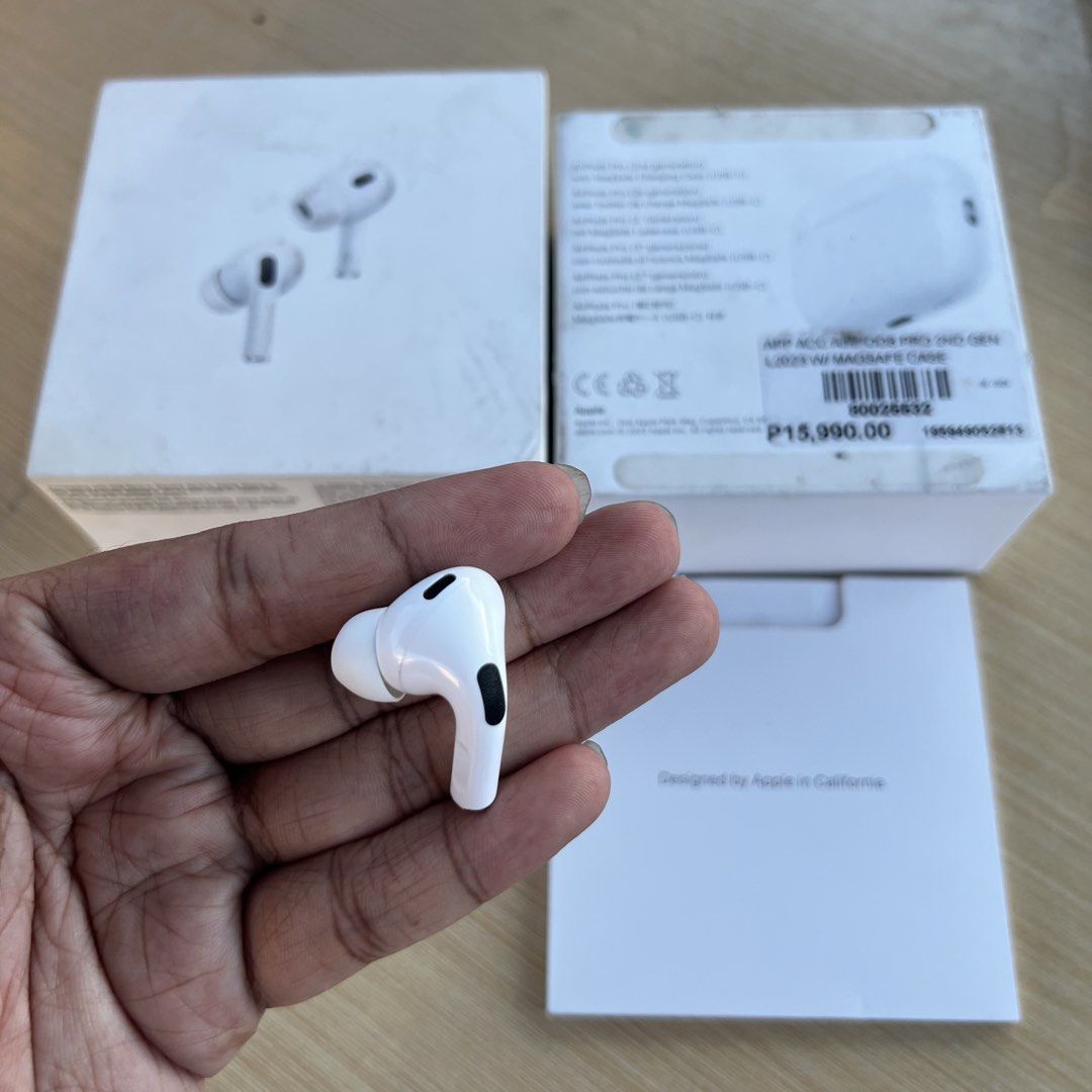 Left Pod Airpods Pro 2 Original (Lightning) (Category: Earphones) located in Cebu City. Submitted by luckyyfindss (Listing ID 1471035409, Image 3). Description: Left Pod Airpods Pro 2 Original (Lightning) I offer replacements to those missing or lost either charging case, left, and right Airpods this is the best for you 💯 - Still in great condition no issues - A2699 Model Number - All features are working - Cleaned and sanitized - Updated to lat
