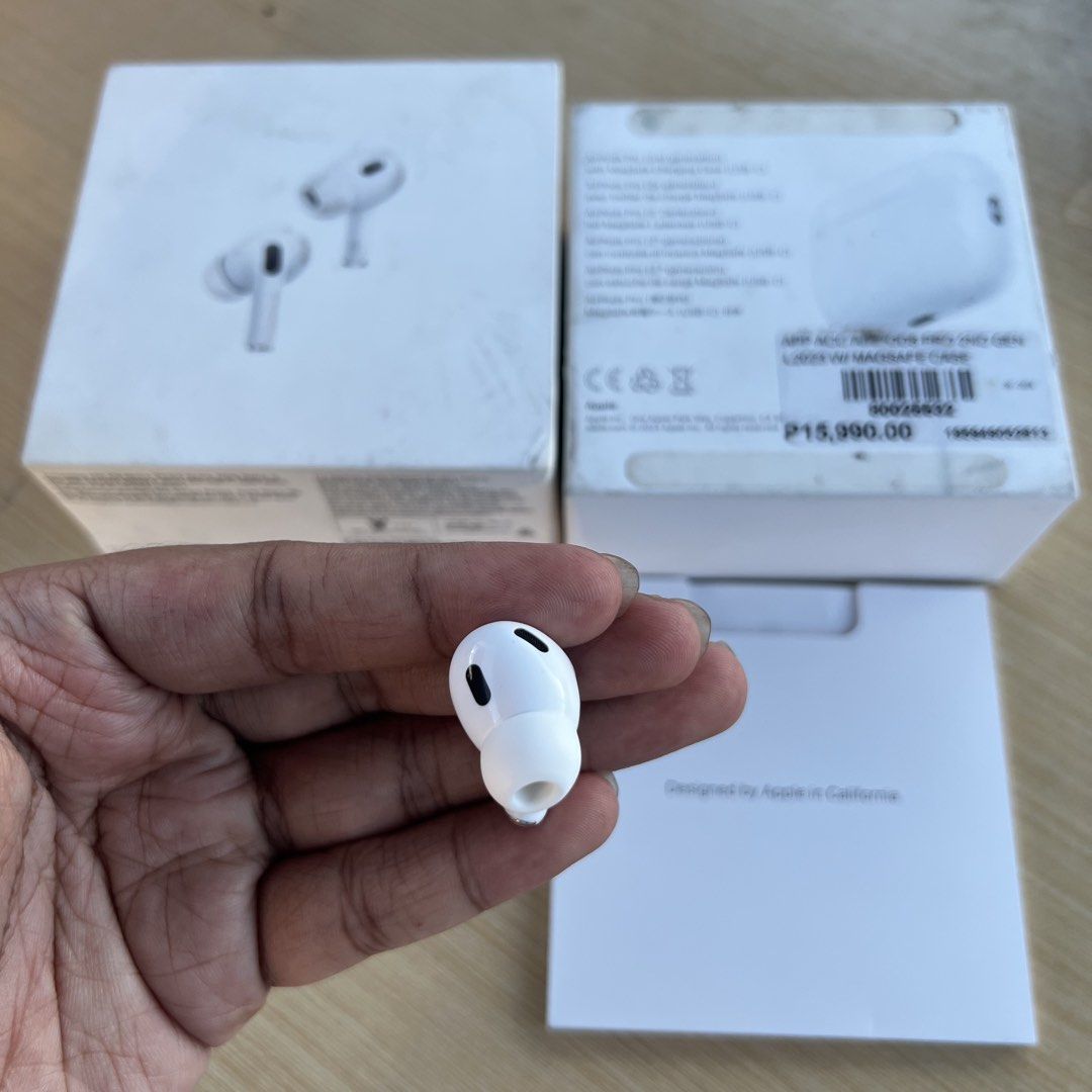 Left Pod Airpods Pro 2 Original (Lightning) (Category: Earphones) located in Cebu City. Submitted by luckyyfindss (Listing ID 1471035409, Image 2). Description: Left Pod Airpods Pro 2 Original (Lightning) I offer replacements to those missing or lost either charging case, left, and right Airpods this is the best for you 💯 - Still in great condition no issues - A2699 Model Number - All features are working - Cleaned and sanitized - Updated to lat