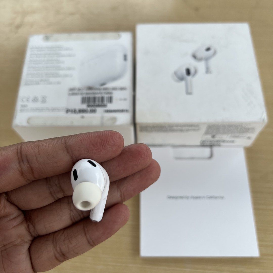 Left Pod Airpods Pro 2 Original (USB-C) (Category: Earphones) located in Cebu City. Submitted by luckyyfindss (Listing ID 1471036533, Image 2). Description: Left Pod Airpods Pro 2 Original (USB-C) I offer replacements to those missing or lost either charging case, left, and right Airpods this is the best for you 💯 - As new condition no issues - A3048 Model Number - All features are working - Cleaned and sanitized - Updated to latest firmware ver