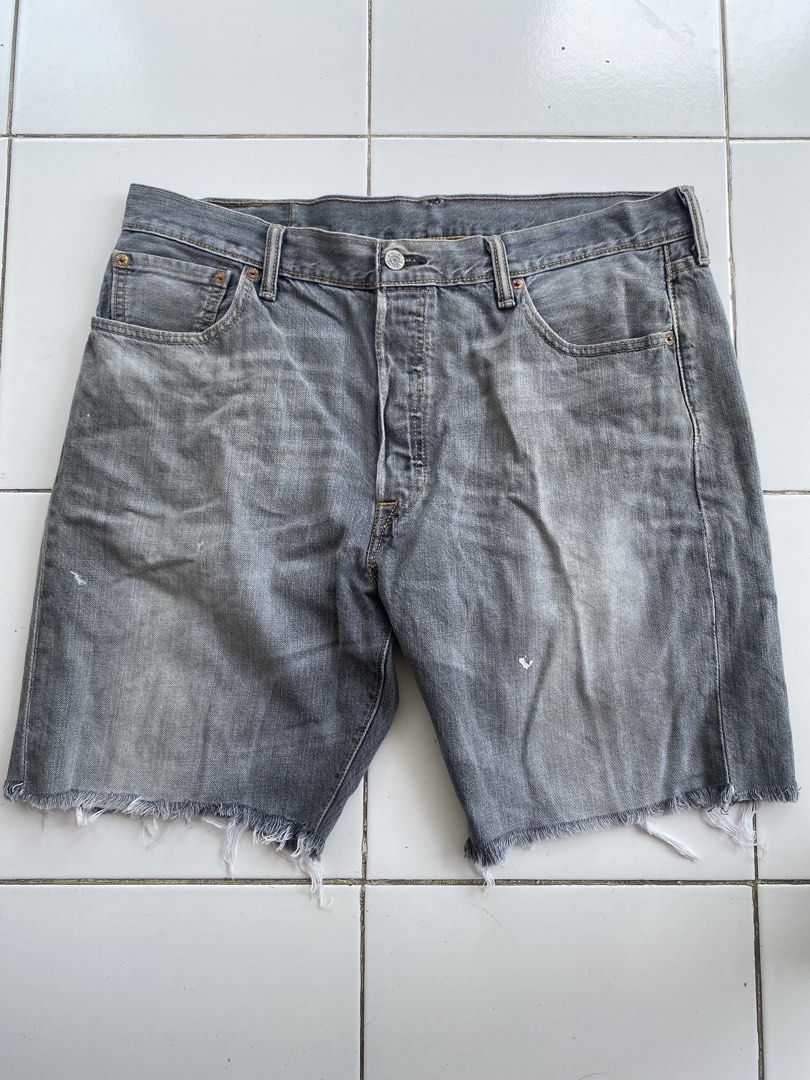 Levi’s 501 Shorts (Category: Shorts) located in Cagayan de Oro. Submitted by lanzobear (Listing ID 1470960262, Image 2). Description: W 36 L 32.