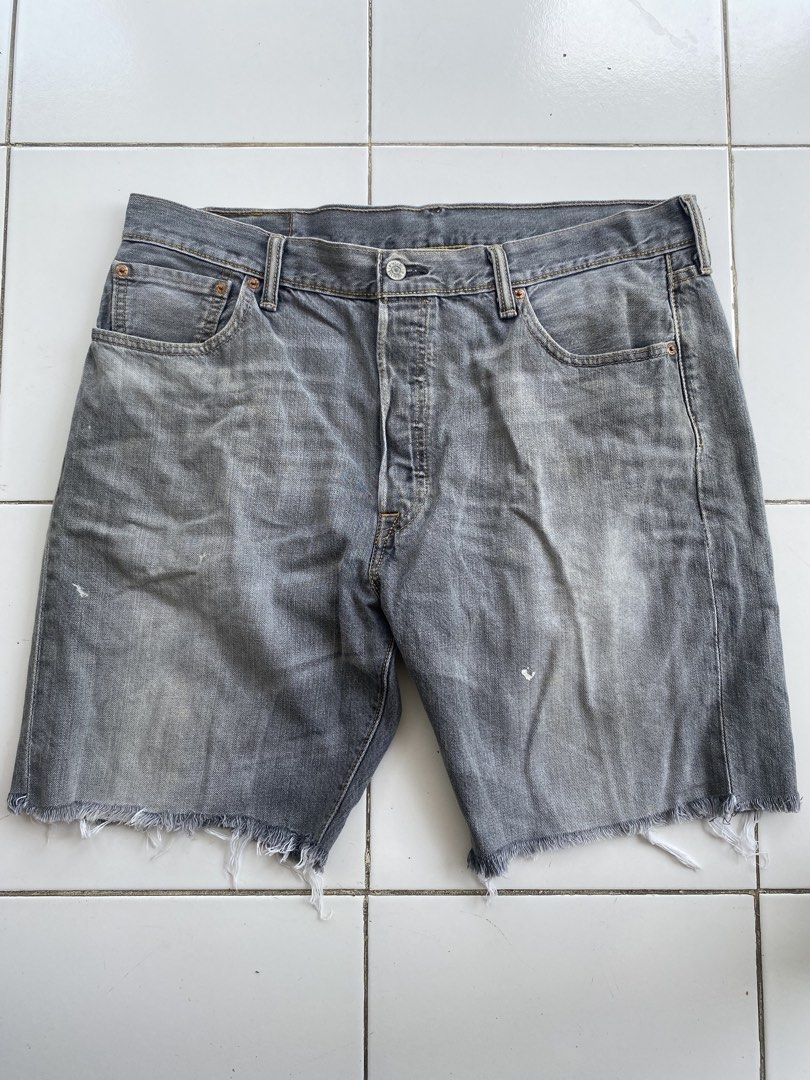 Levi’s 501 Shorts (Category: Shorts) located in Cagayan de Oro. Submitted by lanzobear (Listing ID 1470960262, Image 1). Description: W 36 L 32.