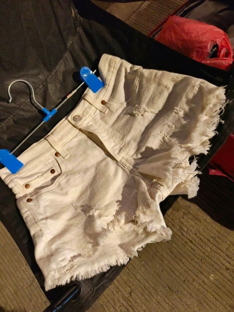 Levi's 501 White Distressed Denim Shorts (Category: Shorts) located in Davao. Submitted by romelyap (Listing ID 1471004583, Image 1). Description: - Brand: Levi's (501 Line) Waistline 28 to 30 - Color: White - Style: High-waisted denim shorts with button fly - Details: Distressed front, raw frayed hems, classic 5-pocket design - Condition: Great pre-loved condition with original tags intact - Perfect for: Casual OOTDs and summer beach trips.