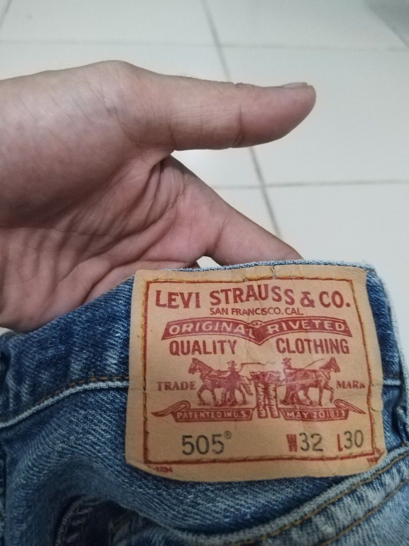 Levis 505 • regular fit (Category: Jeans) located in Bulacan. Submitted by side.hustle11 (Listing ID 1470934138, Image 3). Description: LEVIS 505 REGULAR FIT WAISTLINE 32 LENGTH 39 HEMP 8 GOOD CONDITION BOSS LOC BULACAN.