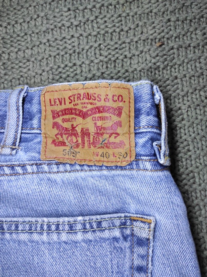 LEVI'S 505 PANTS (Category: Jeans) located in Las Pinas. Submitted by jeusmanlangit (Listing ID 1471031606, Image 1). Description: LEVI'S 505 PANTS DIMES: W: 40 L: 30 HEM: 9 ISSUE: MAY REPAIR NASA PICTURE 710 PESOS LANG DM📩.
