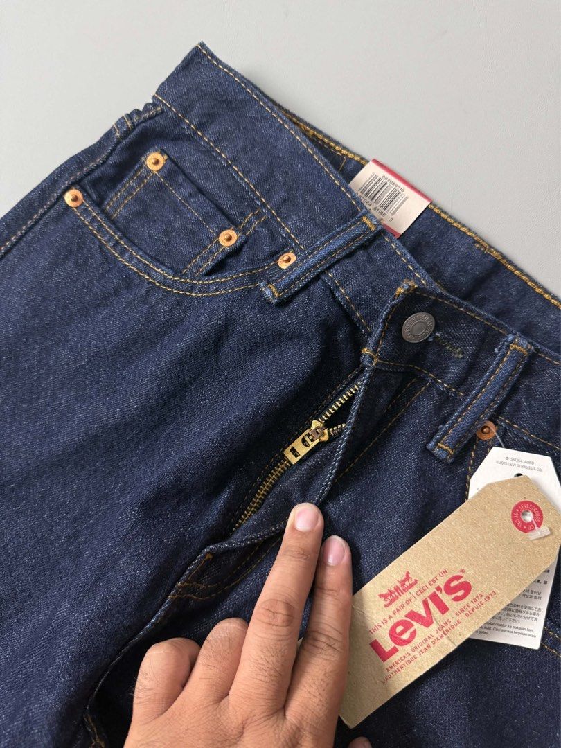 LEVIS 505 REGULAR BRANDNEW JEANS (Category: Jeans) located in Guagua. Submitted by sweetboyy (Listing ID 1470983331, Image 2). Description: LEVIS 505 REGULAR BRANDNEW JEANS EXCELLENT CONDITION SIZE 30 ON TAG DIMES: WAISTLINE 30-32 / LENGTH 40 / LEG OPENING 8.5.