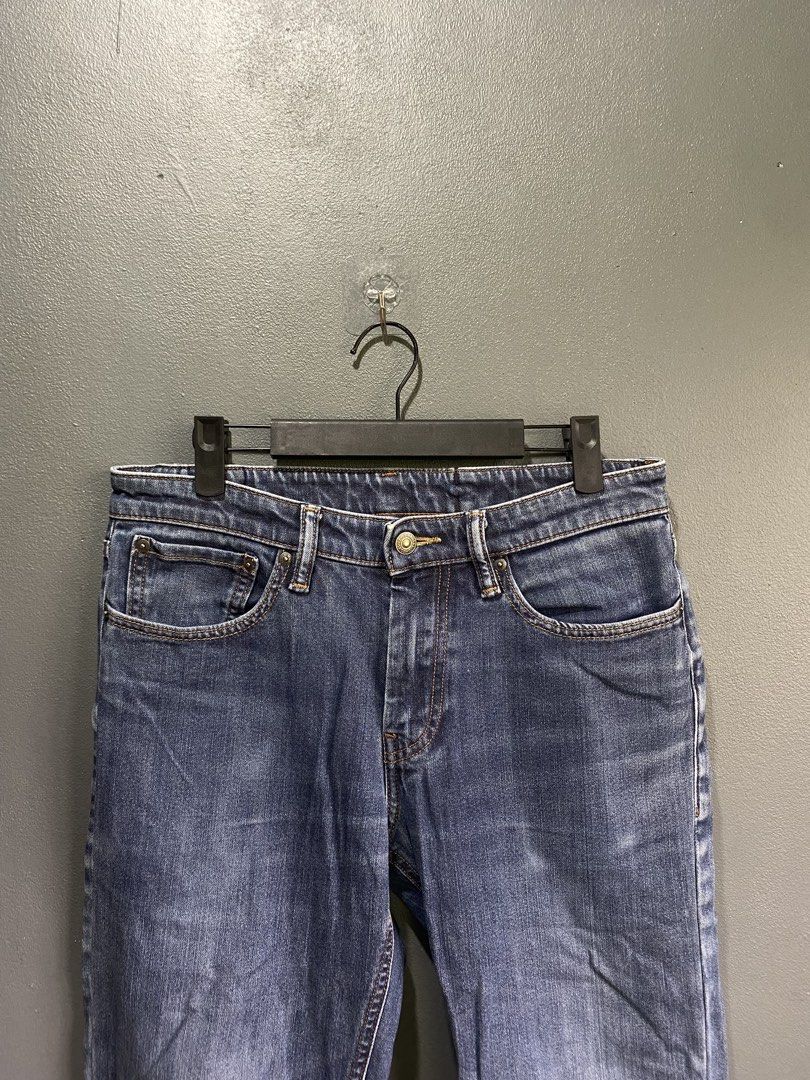 Levi's 511 (Category: Jeans) located in Lucena. Submitted by handpickthrift (Listing ID 1470933577, Image 3). Description: - Brand: Levi's 511 Size 32 - Wash: Dark wash with a stylish faded finish - Fit: Straight fit, mid-rise cut for all-day comfort - Design: Traditional 5-pocket styling with contrast stitching - Details: Zip fly with button closure, signature red tab, and black leather waistband patch - Condition: Great everyday denim piece, re