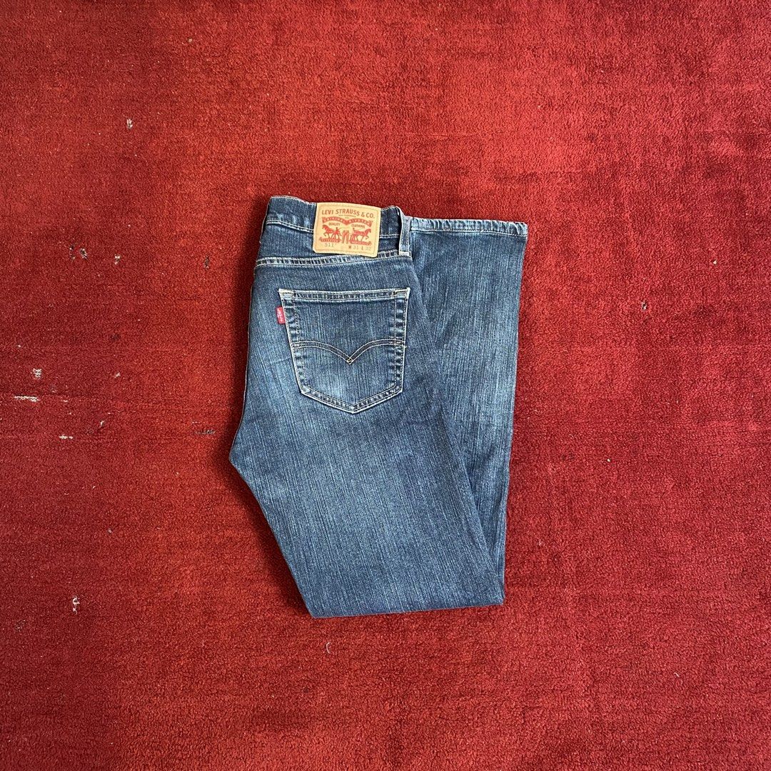 Levi's 511 Slim Fit Jeans - Dark Stonewash (Category: Jeans) located in Lucena. Submitted by outer_space_ (Listing ID 1470939268, Image 1). Description: .