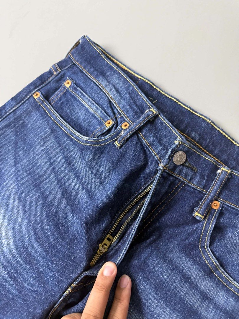 LEVI’S 511 SLIM JEANS (Category: Jeans) located in Guagua. Submitted by sweetboyy (Listing ID 1470985435, Image 2). Description: LEVI’S 511 SLIM JEANS EXCELLENT CONDITION SIZE 34 ON TAG DIMES: WAISTLINE 34-35 / LENGTH 41 / LEG OPENING 7.