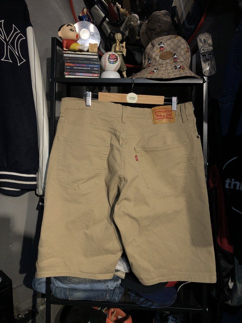 LEVI’S 569 SHORTS (Category: Shorts) located in San Pablo. Submitted by genesisllo24149 (Listing ID 1471018393, Image 2). Description: LEVI’S 569 SHORTS BAGGY WAIST -> 37 LENGTH -> 23.5 THIGH -> 14 LEG OPENING -> 11.5 ISSUE -> NONE CONDITION -> EXCELLENT DM TO PURCHASE 📥 DISCLAIMER: - Please manage your expectations, posted items are preloved, used & thrifted -Actual color may vary due to lighting -Flaker will be posted.