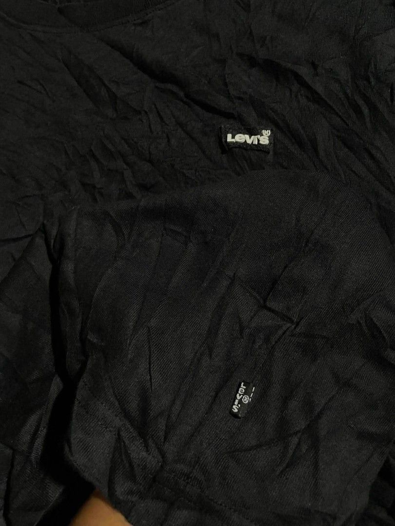 Levi's Black T-Shirt Size M (Category: Shirts) located in Cebu City. Submitted by jahfindstreetwear (Listing ID 1470997345, Image 2). Description: LEVIS T-SHIRT SIZE MEDIUM W20 L27 EXECELLENT CONDITION 9.8/10 COLOR RATE NO ISSUE CEBU CITY LOCATION 📍.