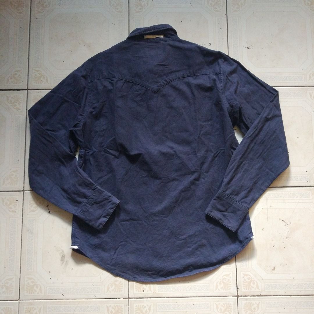 Levis Blue Western Longsleeve S (Category: Formal Shirts) located in Pasay City. Submitted by denimdude.ph (Listing ID 1471039431, Image 2). Description: light fade at collar, last pic.