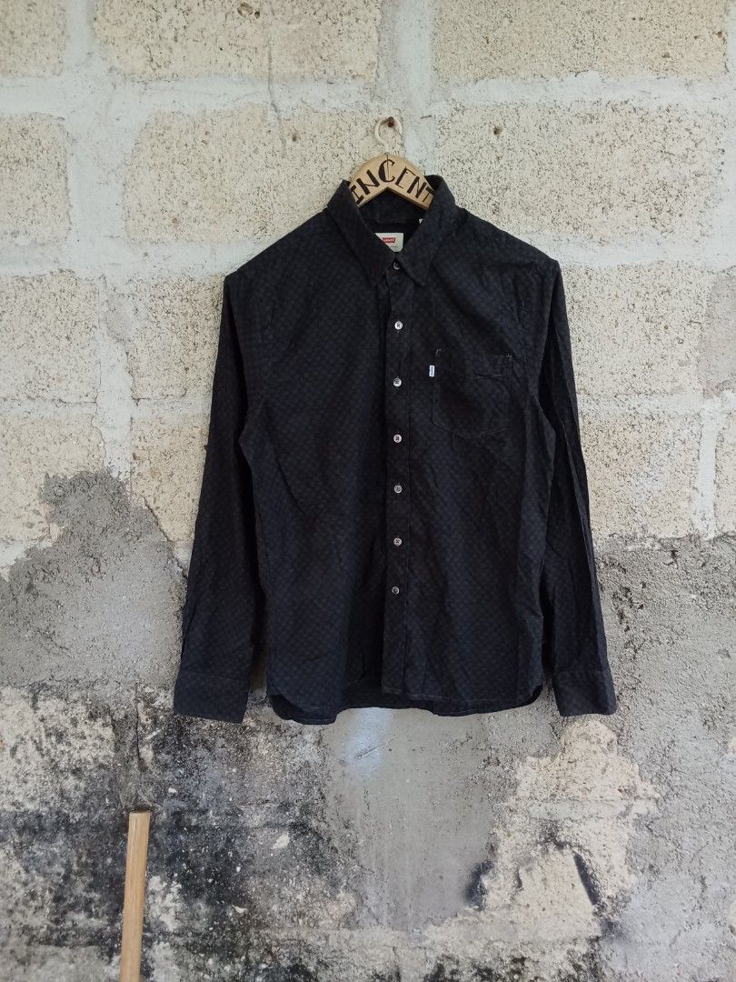LEVIS BUTTON DOWN LONG SLEEVE (Category: Luxury Apparel) located in Cebu City. Submitted by canumay_vincent123 (Listing ID 1470974849, Image 2). Description: LEVIS BUTTON DOWN LONG SLEEVE GOOD AS NEW CONDITION 10X10 COLORATE 20X28 DIMENSION NO ISSUE.