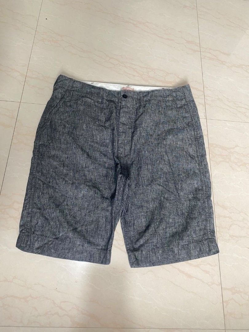 Levis Chino Short (Category: Shorts) located in Santo Tomas. Submitted by liyothrift (Listing ID 1470932299, Image 2). Description: Levi's men's gray chambray/ linen-blend flat-front chino shorts. Excellent condition Width 34-36 Length 22 Loc Santo Tomas DDN 8112.