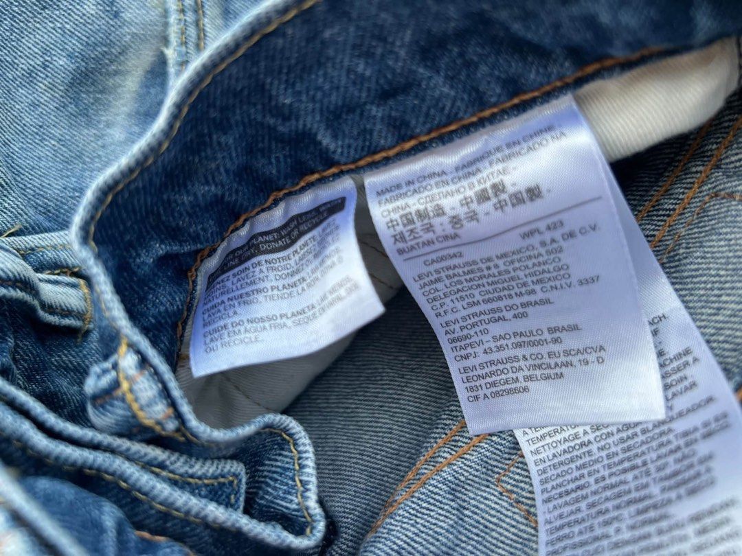 Levis Denim Shorts size 33” Length 17 ” (Category: Shorts) located in Pili. Submitted by thankyounext_bicol (Listing ID 1471078650, Image 3). Description: Great quality original Levis denim shorts Code 511 Shipping via J&T Pickup near Robinsons Naga.