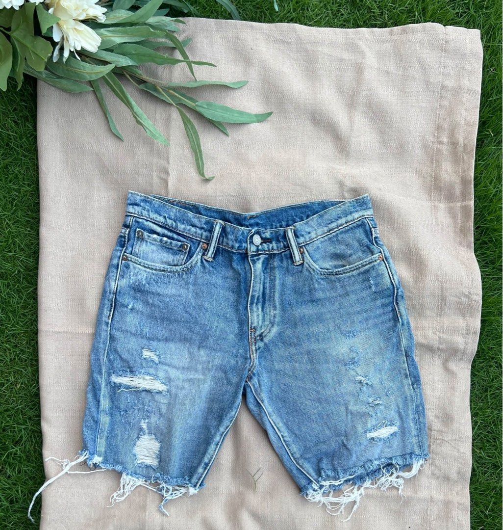 Levis Denim Shorts size 33” Length 17 ” (Category: Shorts) located in Pili. Submitted by thankyounext_bicol (Listing ID 1471078650, Image 1). Description: Great quality original Levis denim shorts Code 511 Shipping via J&T Pickup near Robinsons Naga.