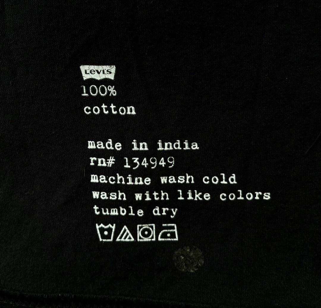 Levi's Essential Crewneck Basic Tee - Black (Medium) (Category: Tshirts & Polo Shirts ) located in Maddela. Submitted by ronb.tp (Listing ID 1471016343, Image 3). Description: (eDimensions): 19” Width x 29” Length Color / Condition Rate: 9.8 / 10 (Excellent pre-owned condition, deep black color, no fading) No issues (No holes, stains) .
