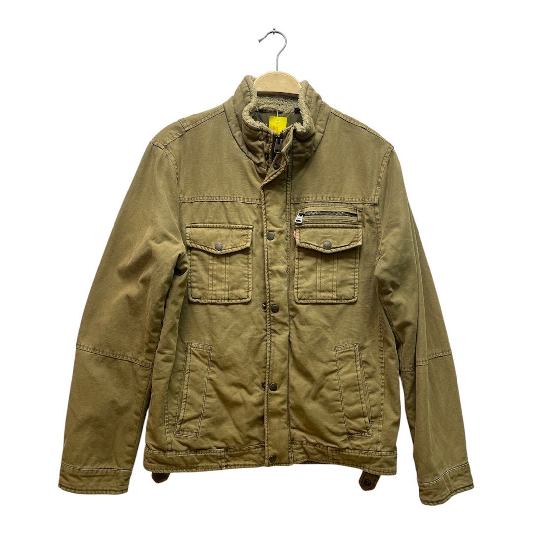 Levis jacket (Category: Coats, Jackets and Outerwear) located in Tampin. Submitted by mareybundle (Listing ID 1471037811, Image 1). Description: Name=levis jacket Size= L Pit=22 Labuh=27 Rm =88 ‼️9.5/10 🛵Kos posto rm10🛵 Dekat kite cod je geng ✌️.