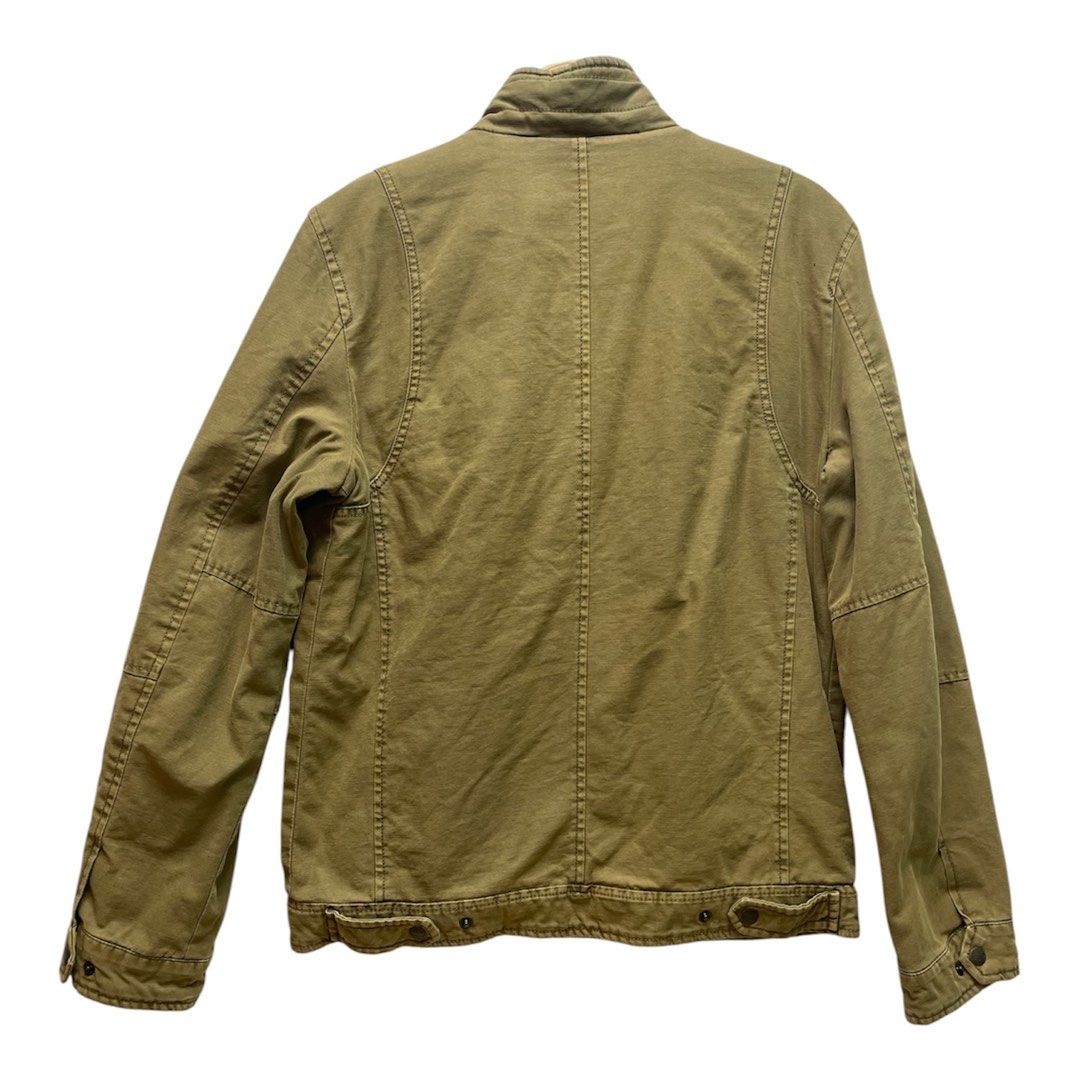 Levis jacket (Category: Coats, Jackets and Outerwear) located in Tampin. Submitted by mareybundle (Listing ID 1471037811, Image 2). Description: Name=levis jacket Size= L Pit=22 Labuh=27 Rm =88 ‼️9.5/10 🛵Kos posto rm10🛵 Dekat kite cod je geng ✌️.