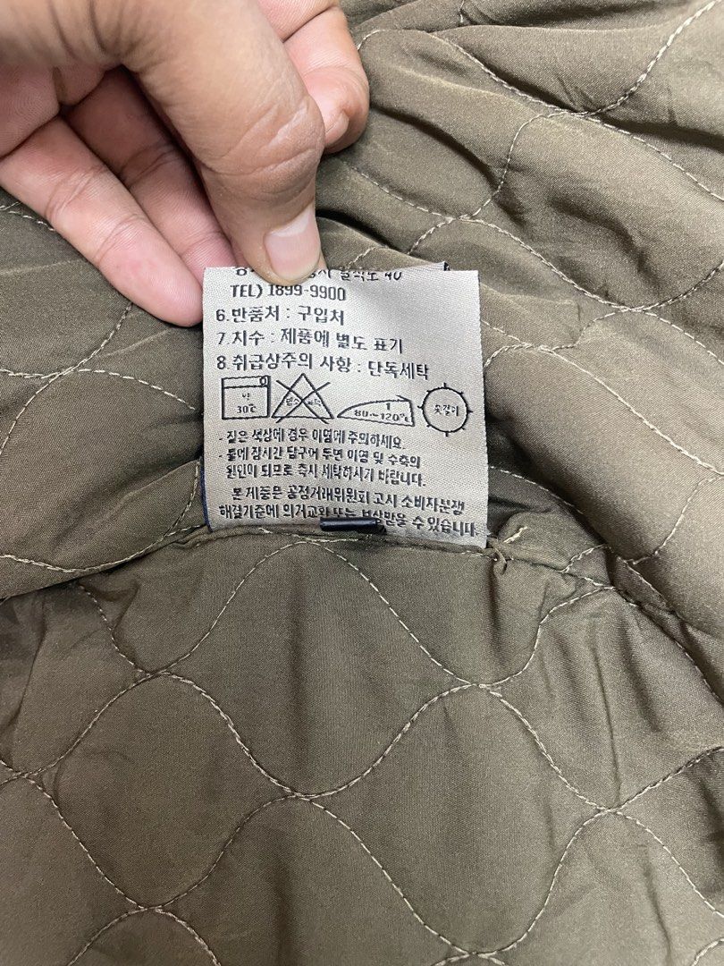 Levis jacket (Category: Coats, Jackets and Outerwear) located in Tampin. Submitted by mareybundle (Listing ID 1471037811, Image 3). Description: Name=levis jacket Size= L Pit=22 Labuh=27 Rm =88 ‼️9.5/10 🛵Kos posto rm10🛵 Dekat kite cod je geng ✌️.