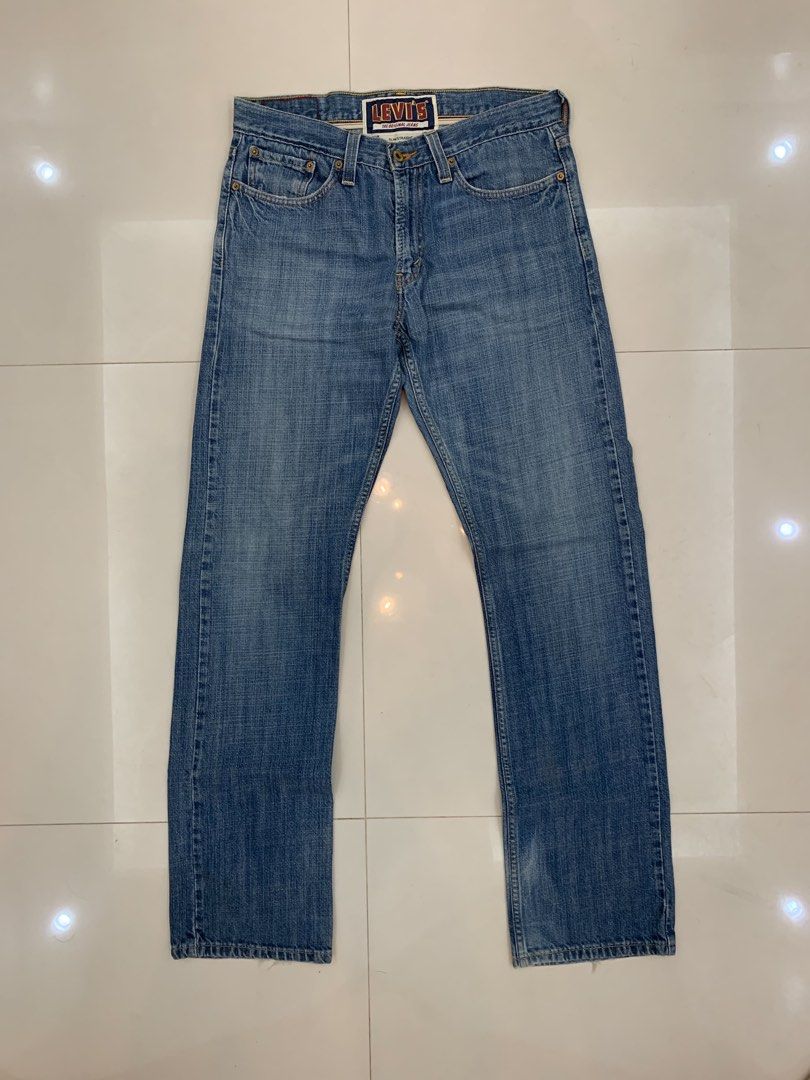 Levi’s 514 Straight Jeans (W32) (Category: Jeans) located in Mabalacat. Submitted by thriftkolangmagbenta (Listing ID 1471107066, Image 1). Description: Classic Levi’s 514 Slim Straight in medium blue wash. 100% cotton. factory blank red tab. Good used condition. Measurements: • Waist: 32 in • Length: 44 in • Thigh: 11 in • Hem: 8.5 in.