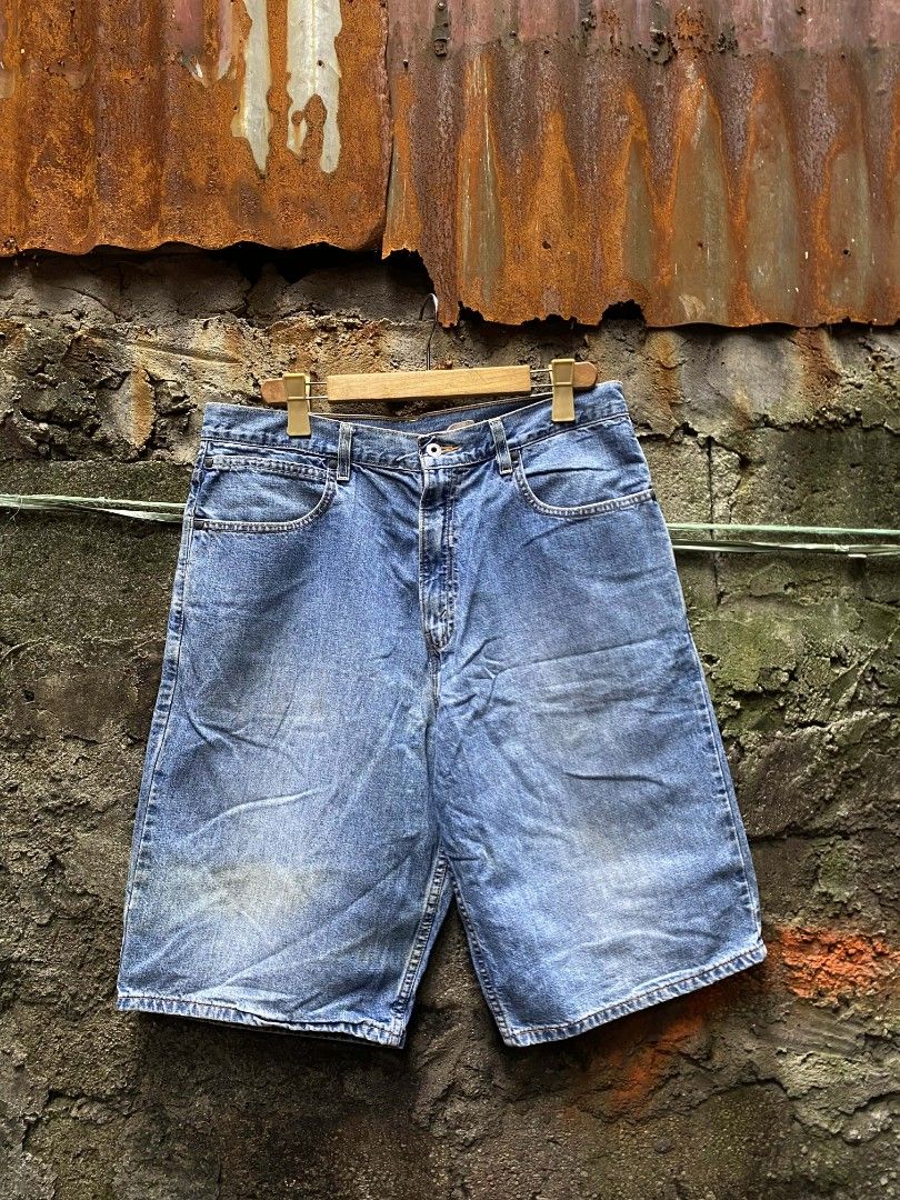 Levi's red tab 595 (Category: Shorts) located in Manila. Submitted by thriftnicarl.3 (Listing ID 1470964511, Image 2). Description: waist - 36 length - 25 thigh - 14.4 leg open - 11.3 price -399 ship via jnt.