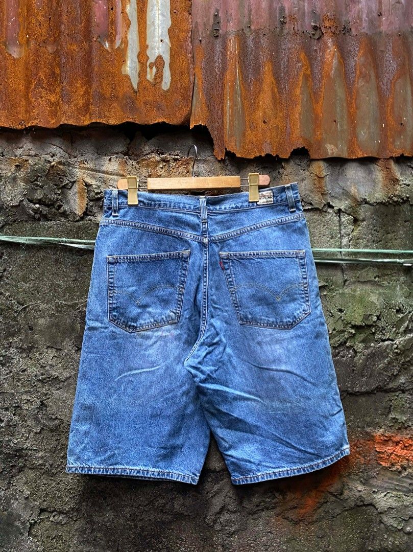 Levi's red tab 595 (Category: Shorts) located in Manila. Submitted by thriftnicarl.3 (Listing ID 1470964511, Image 1). Description: waist - 36 length - 25 thigh - 14.4 leg open - 11.3 price -399 ship via jnt.