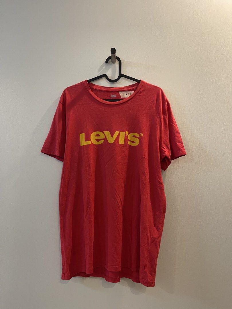 Levi's Red Yellow Logo T-Shirt Medium (Category: Tshirts & Polo Shirts ) located in San Fernando. Submitted by bondocmac42825 (Listing ID 1470964503, Image 1). Description: - Brand: Levi's - Color: Red with bold yellow chest logo - Material: 100% Cotton - Size: Medium - Fit/Style: Standard crew neck with straight hem and iconic red tab detail - Fast shipping and trusted seller!.