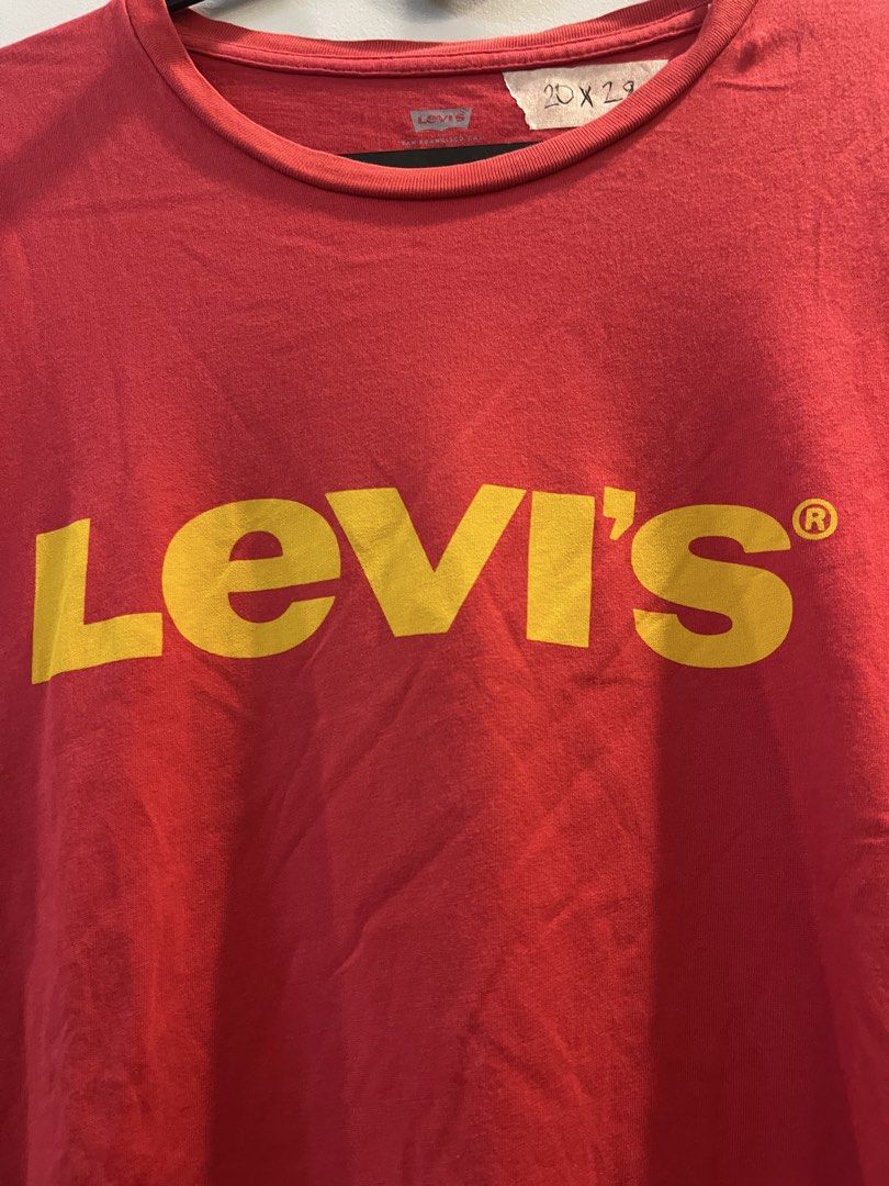 Levi's Red Yellow Logo T-Shirt Medium (Category: Tshirts & Polo Shirts ) located in San Fernando. Submitted by bondocmac42825 (Listing ID 1470964503, Image 2). Description: - Brand: Levi's - Color: Red with bold yellow chest logo - Material: 100% Cotton - Size: Medium - Fit/Style: Standard crew neck with straight hem and iconic red tab detail - Fast shipping and trusted seller!.