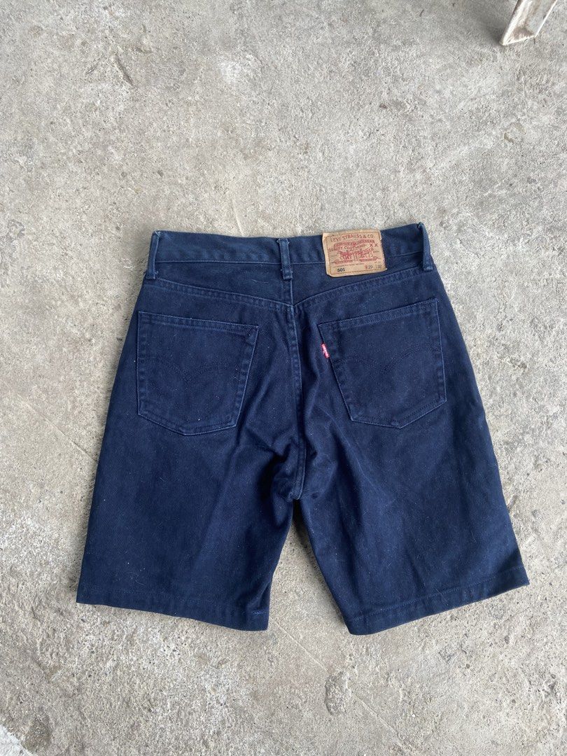 Levis Strauss 501 Short Navy Blue (Category: Shorts) located in Alcala. Submitted by abasolo_jv (Listing ID 1470975715, Image 1). Description: Good Condition 9.8/10 Color Rate 29-30x19 Dimes No faded no pinholes vintage tag what you see. what you get try to offer.