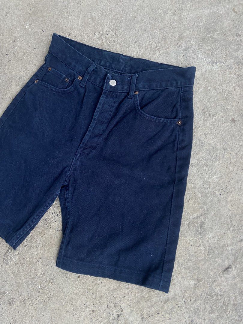 Levis Strauss 501 Short Navy Blue (Category: Shorts) located in Alcala. Submitted by abasolo_jv (Listing ID 1470975715, Image 3). Description: Good Condition 9.8/10 Color Rate 29-30x19 Dimes No faded no pinholes vintage tag what you see. what you get try to offer.