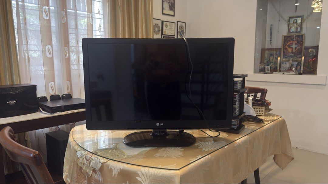 LG-32 inch LED TV (32LS3510) (Category: TV) located in Muntinlupa City. Submitted by dnqdp (Listing ID 1471023963, Image 1). Description: Selling our LG 32-inch LED TV with stand. Condition: - Powers on and produces sound - Picture is visible but has distorted / off-color display - Needs inspection and possible repair - Sold as-is, ideal for repair or spare parts Buyer is welcome to inspect the unit. Pickup and transport to be arranged by the buy