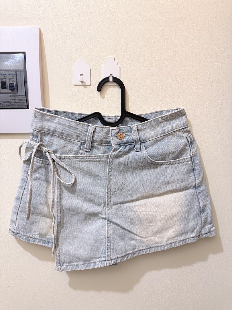 Light Vintage Overlap Denim Skort (Category: Skirts) located in Manila. Submitted by xmagic.shopx (Listing ID 1470959987, Image 1). Description: Waistline: 26-27 inches Hips: 32-34 inches Length: 14 inches.