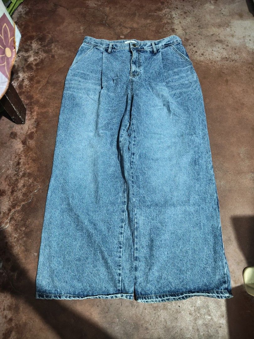 Light Washed Denim Baggy Pants (Category: Jeans) located in Caloocan City. Submitted by rylthrft (Listing ID 1470959054, Image 1). Description: 550 + sf dimes(nasa pic na) no issue PM FOR MORE INFO!.