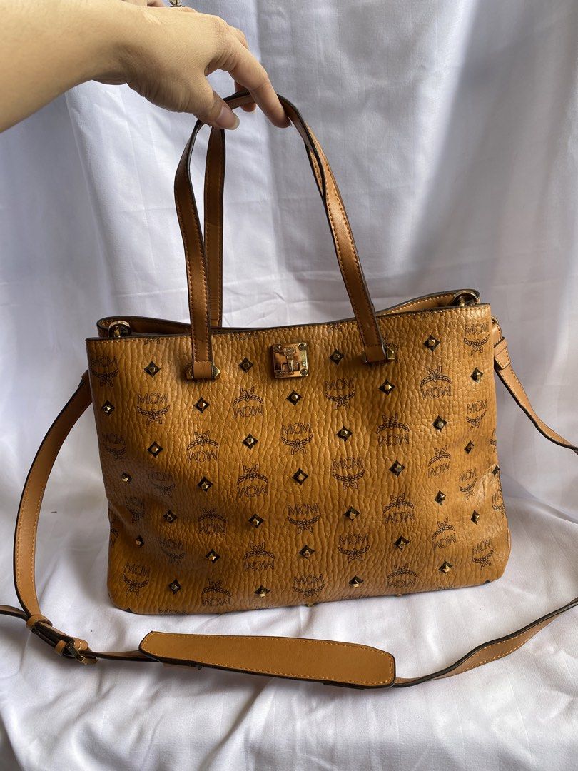 Like new (Category: Shoulder Bags) located in Manila. Submitted by grandowl_5653cd (Listing ID 1471095153, Image 1). Description: Like new.