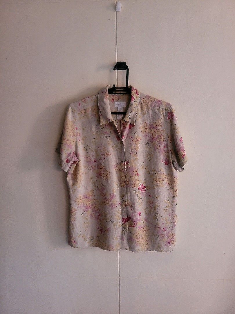 LINEN Liz Claiborne Top (Category: Blouses) located in Los Banos. Submitted by lopecruz (Listing ID 1470962827, Image 1). Description: 21"armpit laid flat 25"length condition: like new, no flaws M-L.