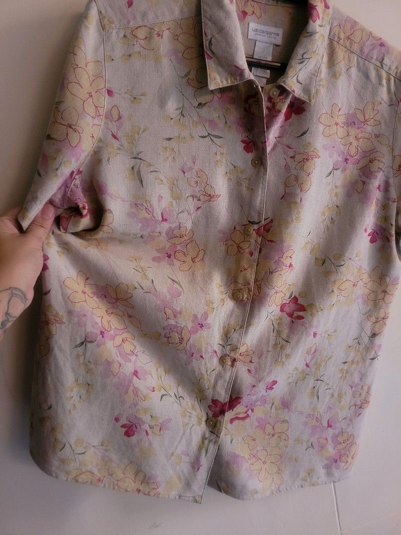 LINEN Liz Claiborne Top (Category: Blouses) located in Los Banos. Submitted by lopecruz (Listing ID 1470962827, Image 2). Description: 21"armpit laid flat 25"length condition: like new, no flaws M-L.
