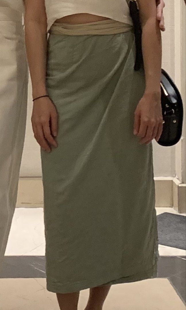 Linen Maxi Wraparound Skirt (Category: Skirts) located in Davao. Submitted by batistegirl (Listing ID 1470956204, Image 2). Description: -fits XS-M -no issues.