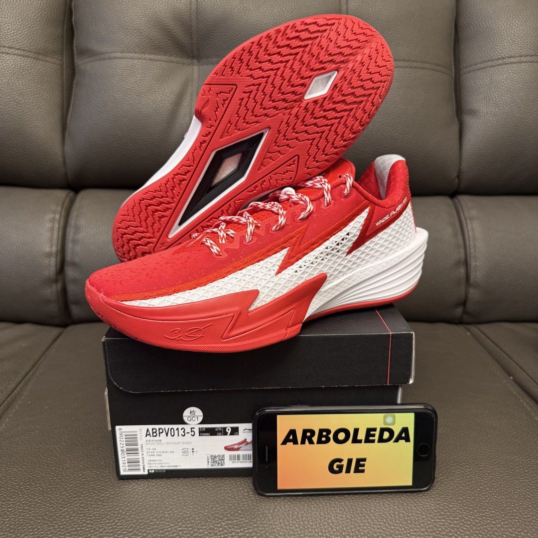 Lining Wade Flash 2 (Category: Sneakers) located in Quezon City. Submitted by giearboleda (Listing ID 1471093124, Image 1). Description: lining wade flash 2 size 9us 2,995php brandnew w box novaliches qc loc.