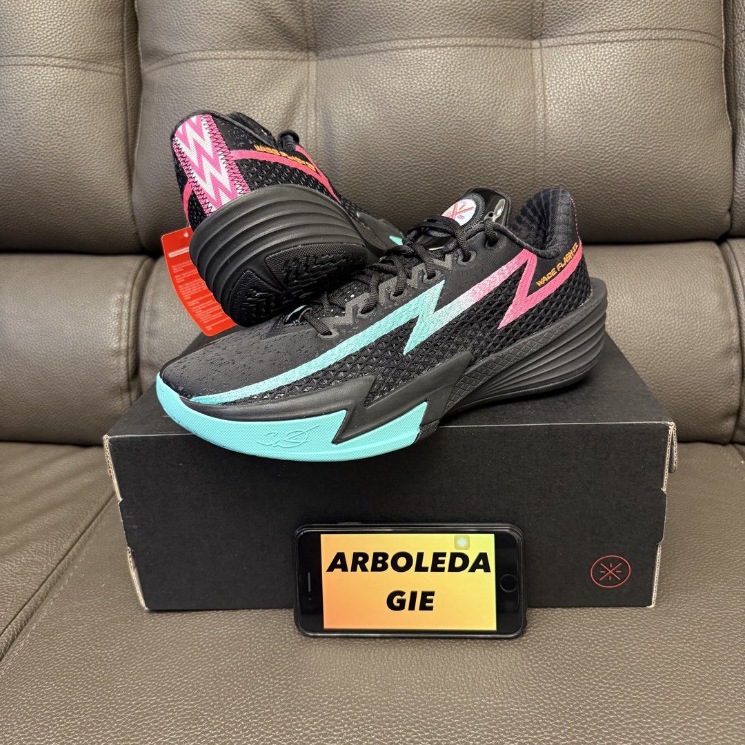 LINING WADE FLASH 2 (Category: Sneakers) located in Quezon City. Submitted by giearboleda (Listing ID 1471093199, Image 3). Description: lining wade flash 2 size 9.5us 2,995php brandnew novaliches qc loc.