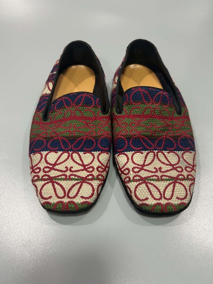 Loewe cloth flats (Category: Sneakers & Footwear) located in Santa Rosa. Submitted by _ba_mo_si_ (Listing ID 1471037148, Image 1). Description: Pair only Plus sf Dm.