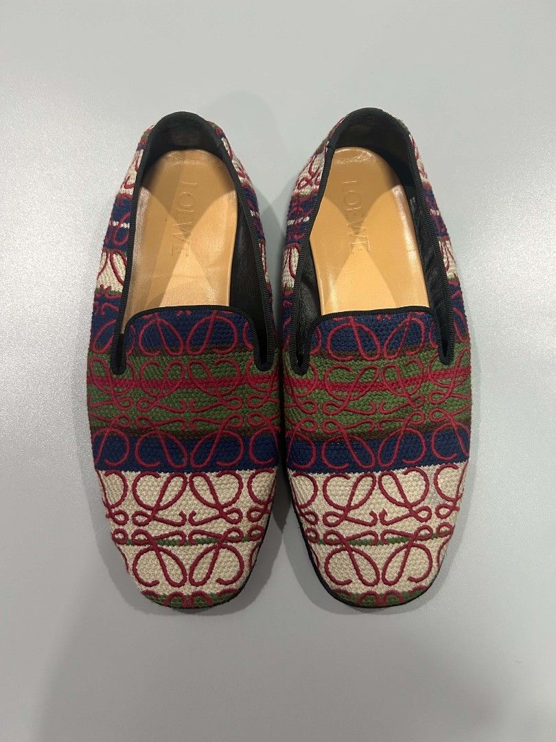 Loewe cloth flats (Category: Sneakers & Footwear) located in Santa Rosa. Submitted by _ba_mo_si_ (Listing ID 1471037148, Image 3). Description: Pair only Plus sf Dm.