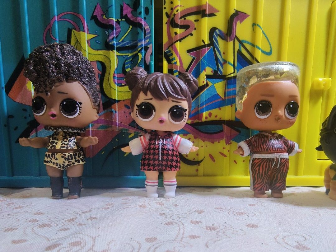 L.O.L. Surprise! Dolls and Container Playset (Category: Kids Toys) located in Caloocan City. Submitted by mckysprelove (Listing ID 1471048862, Image 3). Description: - Complete L.O.L. Surprise! set with dolls, pets, capsules, and accessories - Includes modular container playset units that stack and open into rooms - Multicolored storage blocks great for display or playtime - All items pictured are included in the bundle - Ideal for collectors and