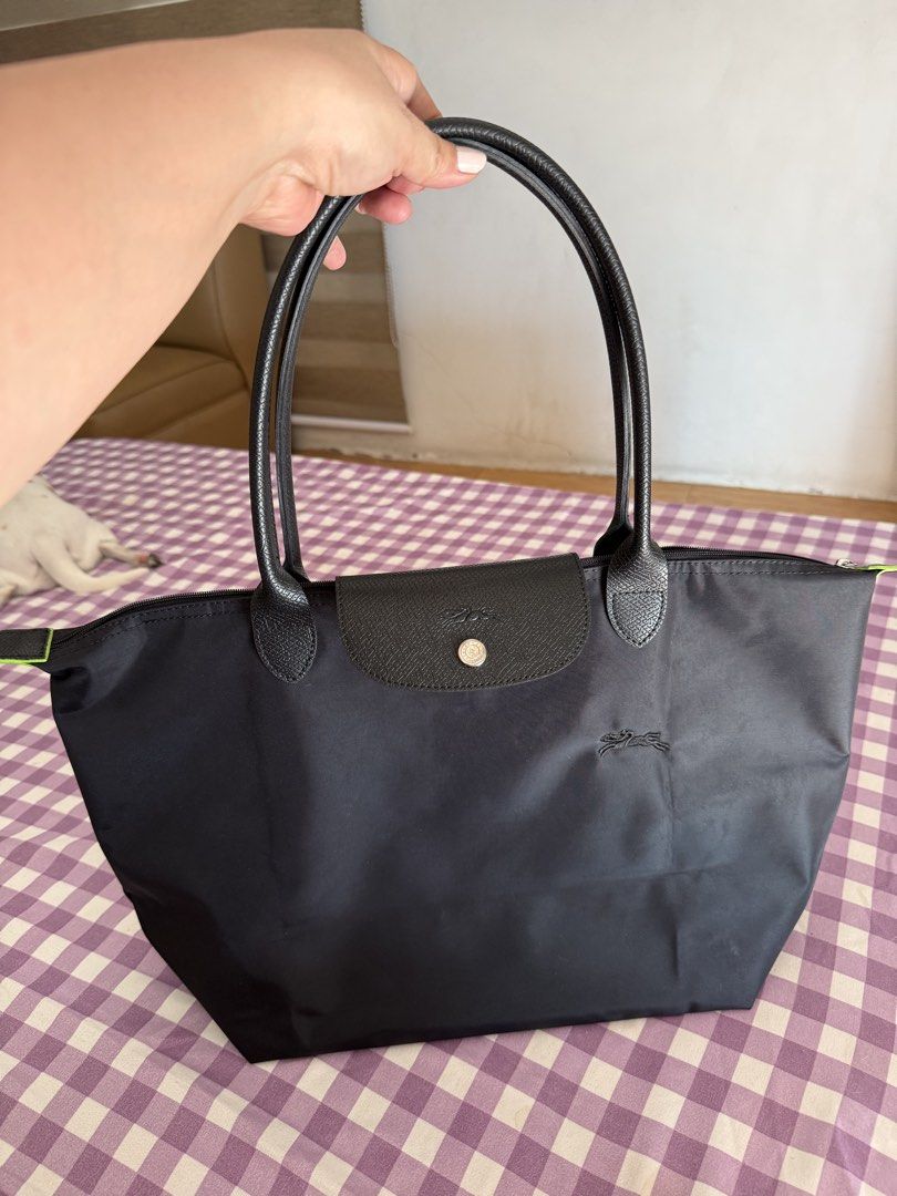 Long champ large long handle (Category: Tote Bags) located in Cavite. Submitted by itscarriegirl (Listing ID 1470986463, Image 3). Description: Auth not guaranteed thats why im selling it in a low price Self authenticate Bought this from a japan source store Dm for more deets and photos LLH greenseries black color.