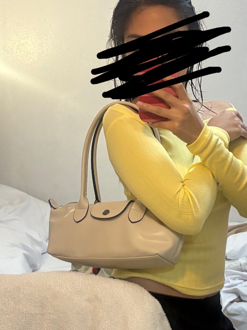 Longchamp Le Pliage Extra Small Handbag Off White (Category: Luxury Bags & Wallets) located in Paranaque City. Submitted by ciangggg (Listing ID 1470936870, Image 2). Description: - Features a classic foldover flap with signature horse rider logo snap button - Secure zip closure with structured top handles - Smooth leather finish complemented by stylish contrast piping - Compact and lightweight design, ideal for shoulder or hand carry - Clean, mi